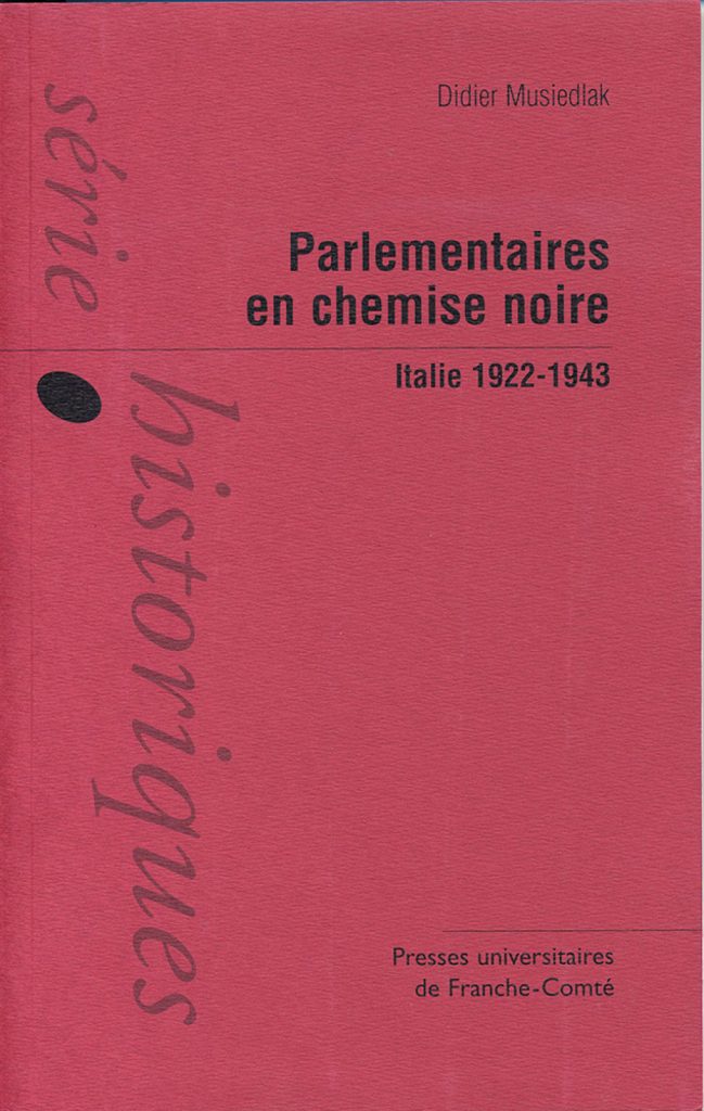 Parlementaires en chemise noire